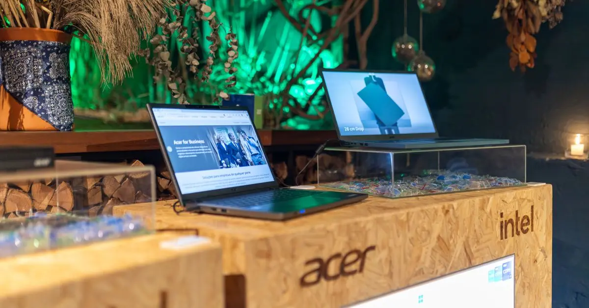 10 Essential Mobile Gadgets for Travelers