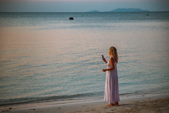 Top 10 Must-Have Mobile Gadgets for Travelers