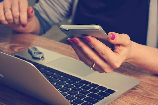 The Best Mobile Gadgets for Enhancing Communication