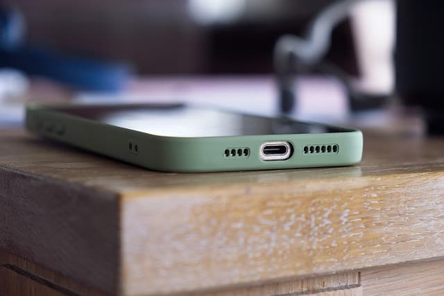 10 Essential Features Every Smartphone Should Have